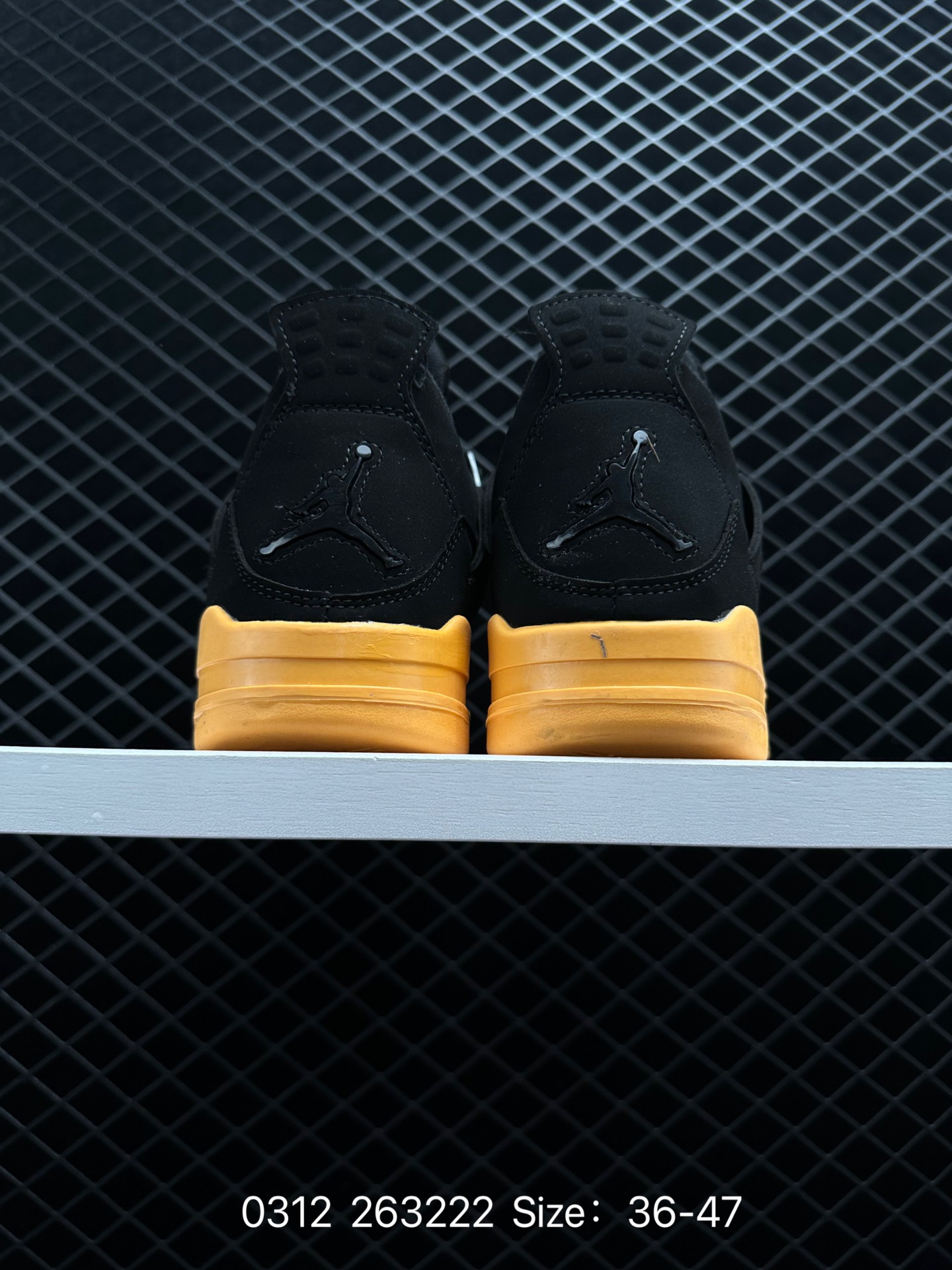 Air Jordan 4 Retro “Bred”